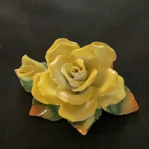 Vintage yellow Rose Capodimonte porcelain Figurine made in Italy